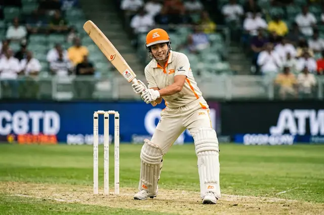 Taylor's second straight ton seals 3